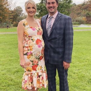 Size 8 floral Maternity dress. Scalloped detail on neckline & bottom of dress